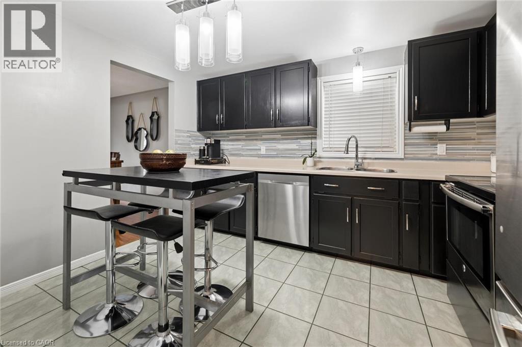 14 Wycliffe Place, Kitchener, Ontario  N2M 5J7 - Photo 4 - 40824027