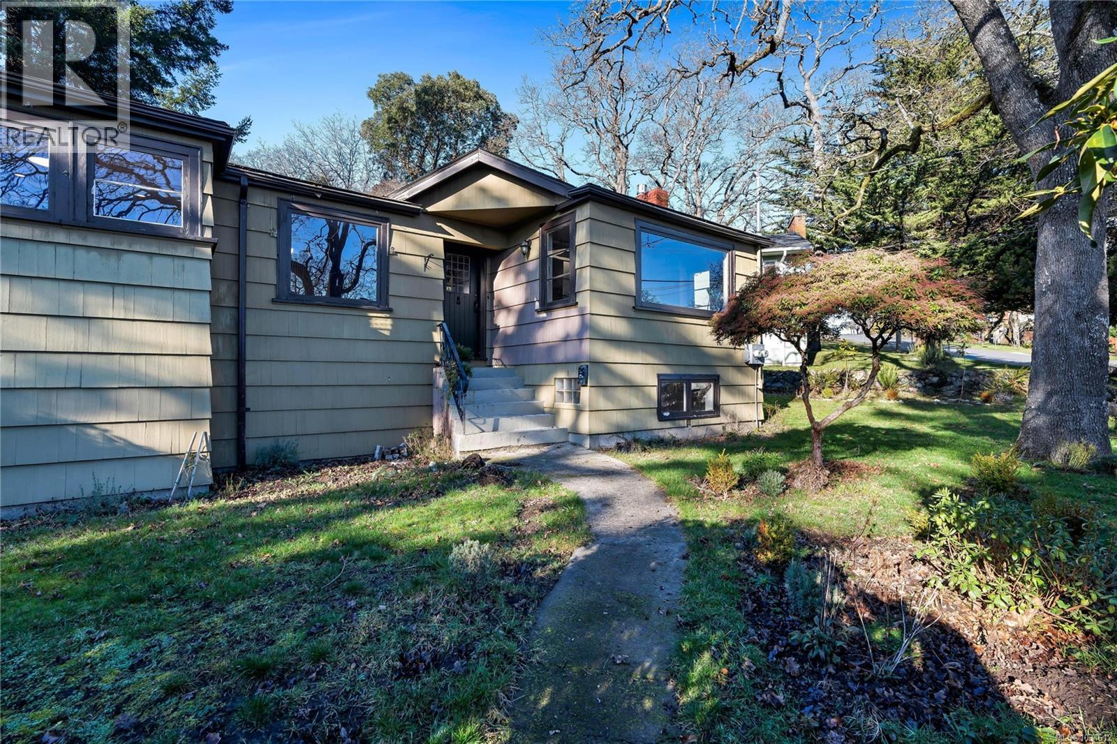 3580 Doncaster Dr, Saanich, British Columbia  V8P 3W3 - Photo 2 - 1034612
