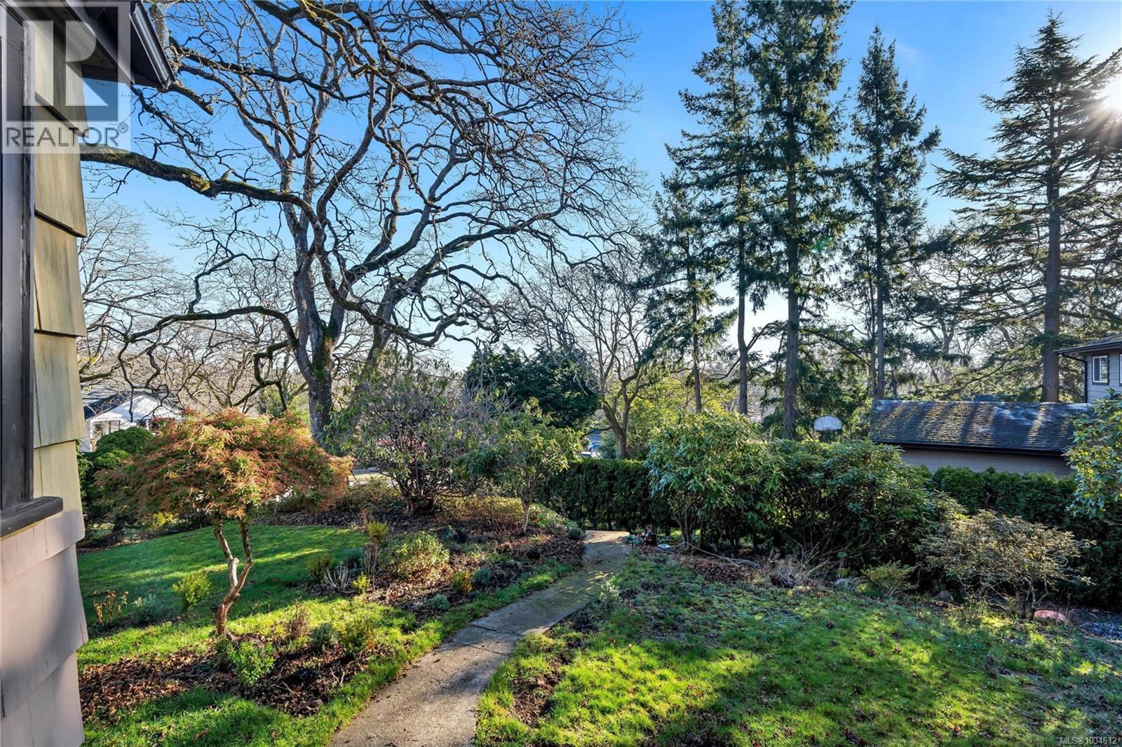 3580 Doncaster Dr, Saanich, British Columbia  V8P 3W3 - Photo 32 - 1034612