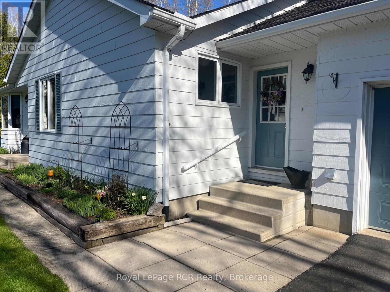 11 Graham Crescent, South Bruce Peninsula, Ontario  N0H 2G0 - Photo 4 - X13106540