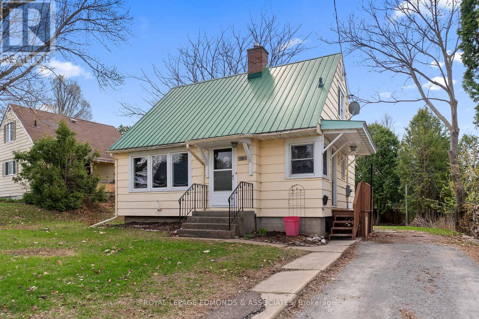 286 CHAMBERLAIN STREET, Pembroke, Ontario