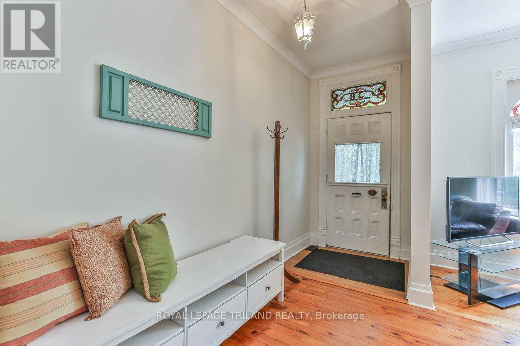 38 Byron Avenue E, London South, Ontario  N6C 1C5 - Photo 3 - X12991382