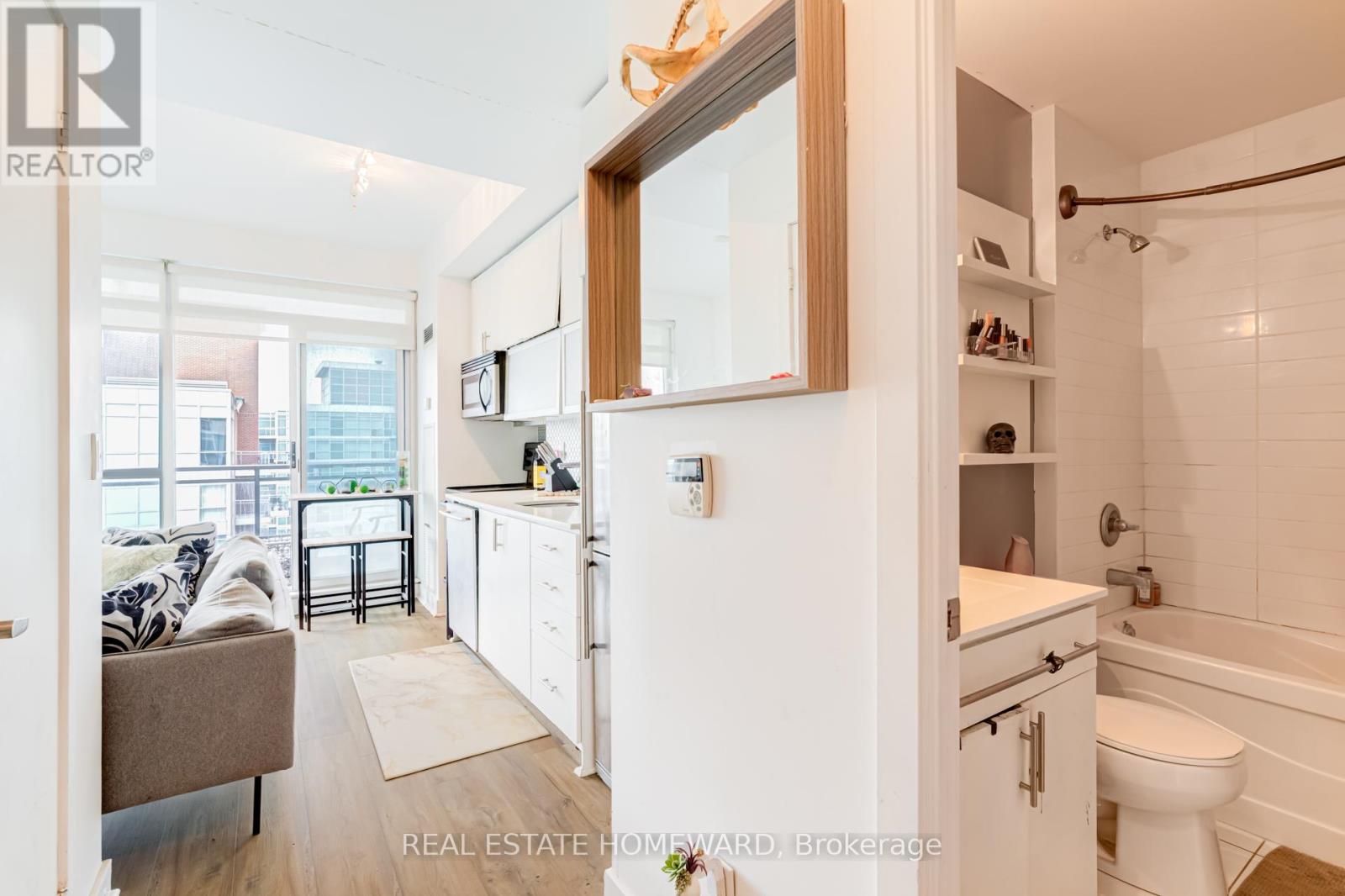 2401 - 80 Western Battery Road, Toronto, Ontario  M6K 3S1 - Photo 13 - C13106556