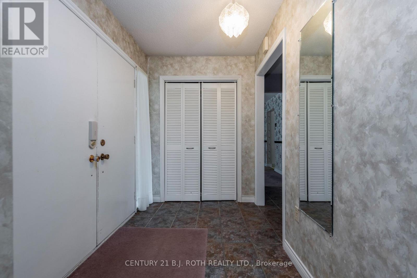 1056 Birchcliffe Crescent, Severn, Ontario  L3V 0W1 - Photo 4 - S13106560