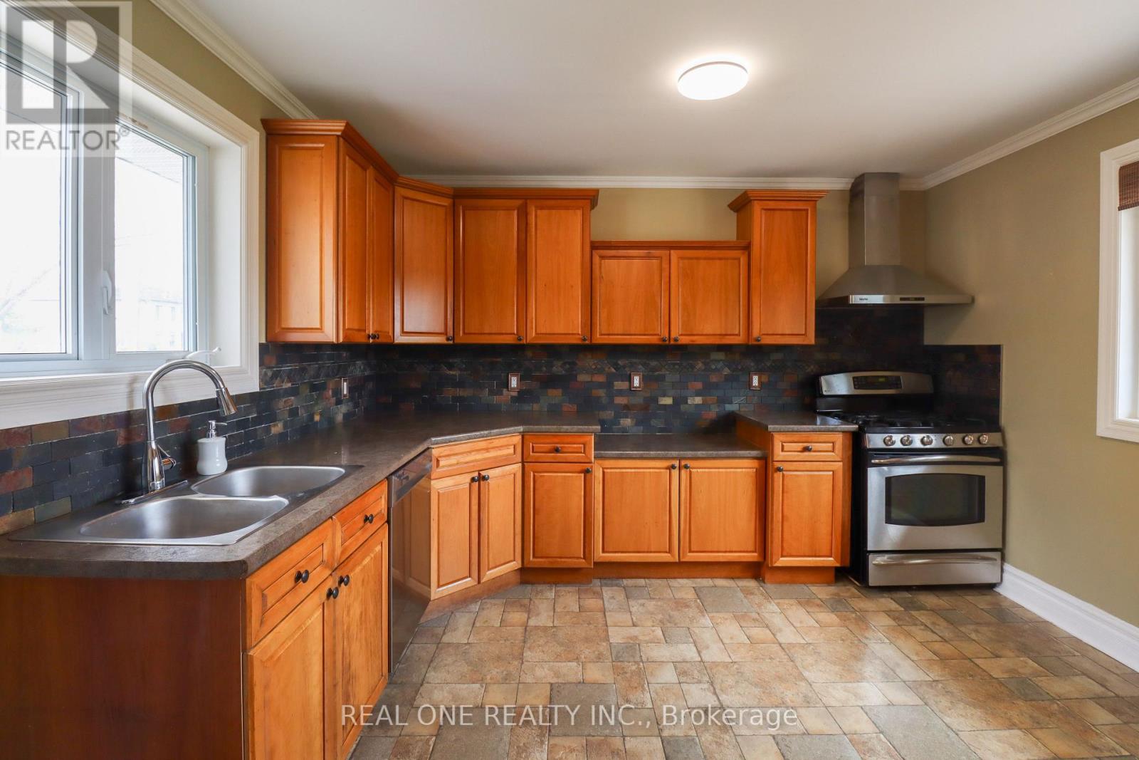 130 Mayfield Drive, Oakville, Ontario  L6H 1K7 - Photo 3 - W13106510