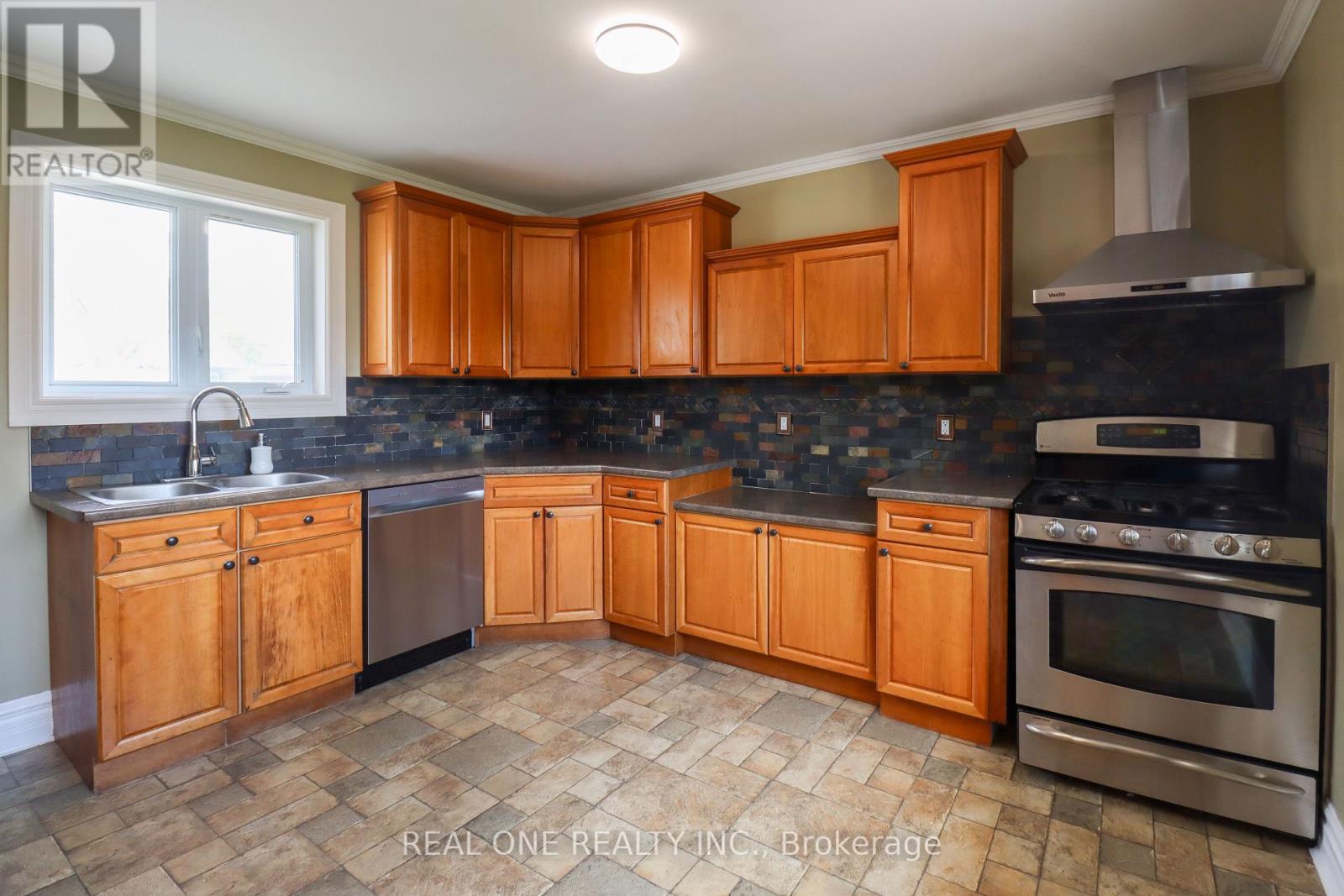 130 Mayfield Drive, Oakville, Ontario  L6H 1K7 - Photo 4 - W13106510