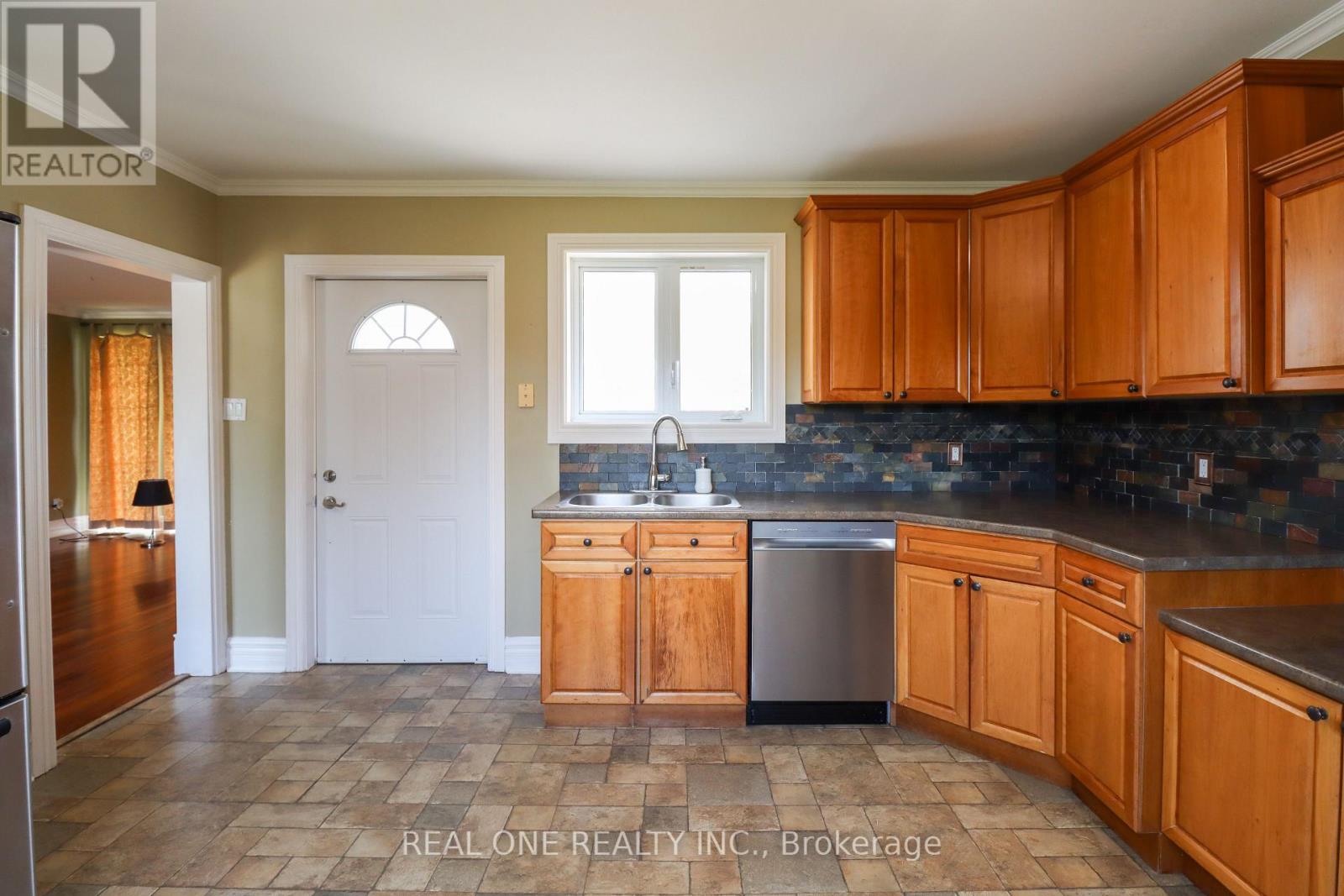 130 Mayfield Drive, Oakville, Ontario  L6H 1K7 - Photo 5 - W13106510