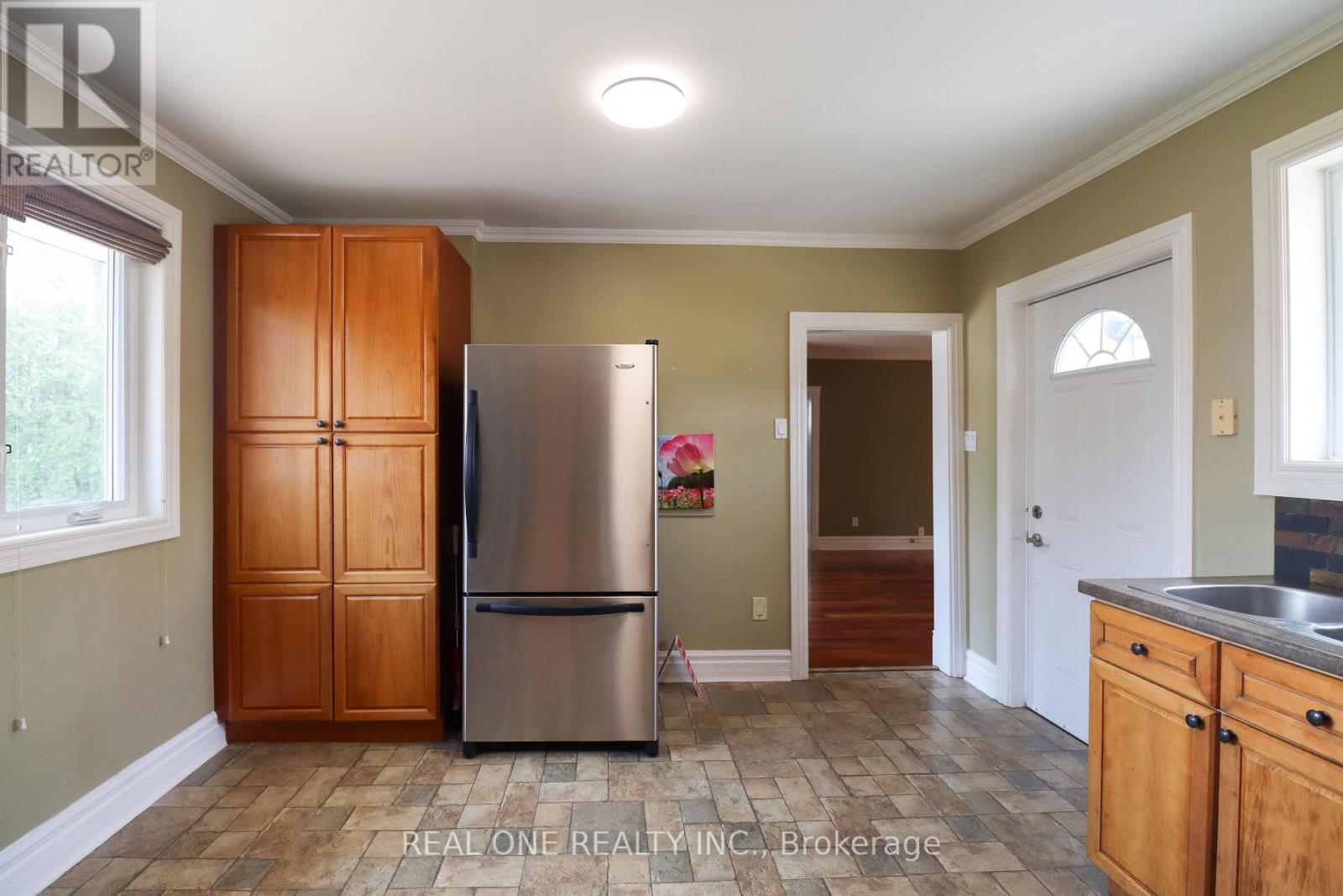 130 Mayfield Drive, Oakville, Ontario  L6H 1K7 - Photo 6 - W13106510
