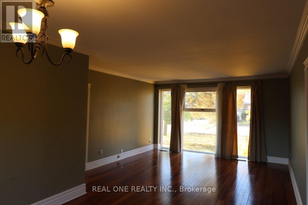 130 Mayfield Drive, Oakville, Ontario  L6H 1K7 - Photo 8 - W13106510