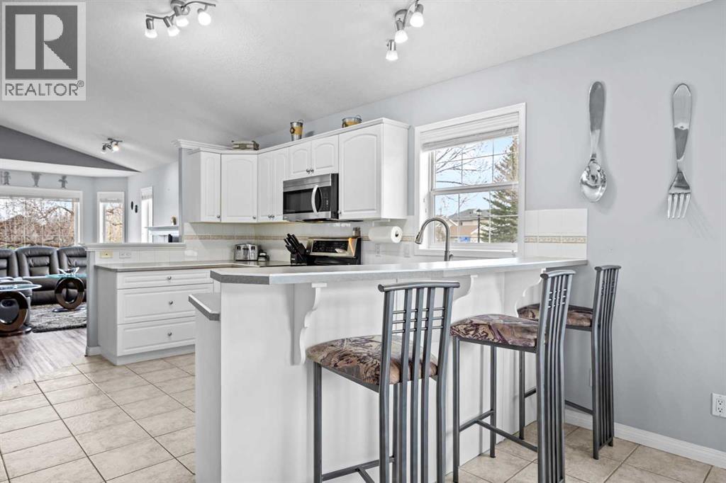 187 West Lakeview Circle, Chestermere, Alberta  T1X 1H7 - Photo 10 - A2308914