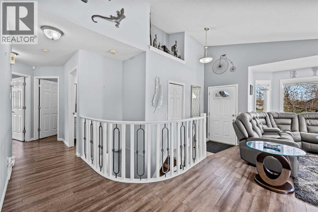 187 West Lakeview Circle, Chestermere, Alberta  T1X 1H7 - Photo 4 - A2308914