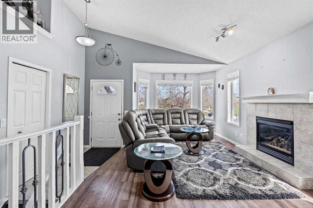 187 West Lakeview Circle, Chestermere, Alberta  T1X 1H7 - Photo 5 - A2308914