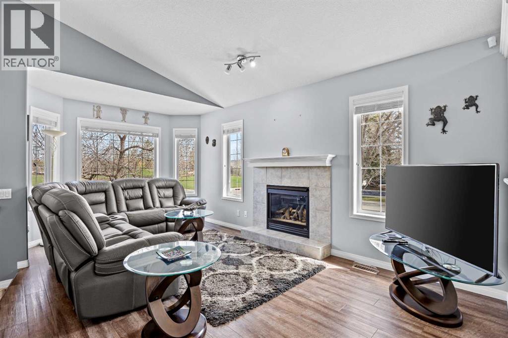 187 West Lakeview Circle, Chestermere, Alberta  T1X 1H7 - Photo 6 - A2308914