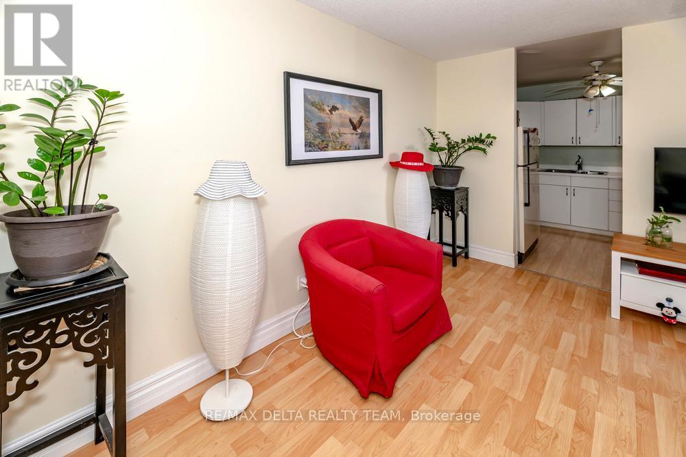 402 - 2000 Jasmine Crescent, Ottawa, Ontario  K1J 8K4 - Photo 2 - X13106598