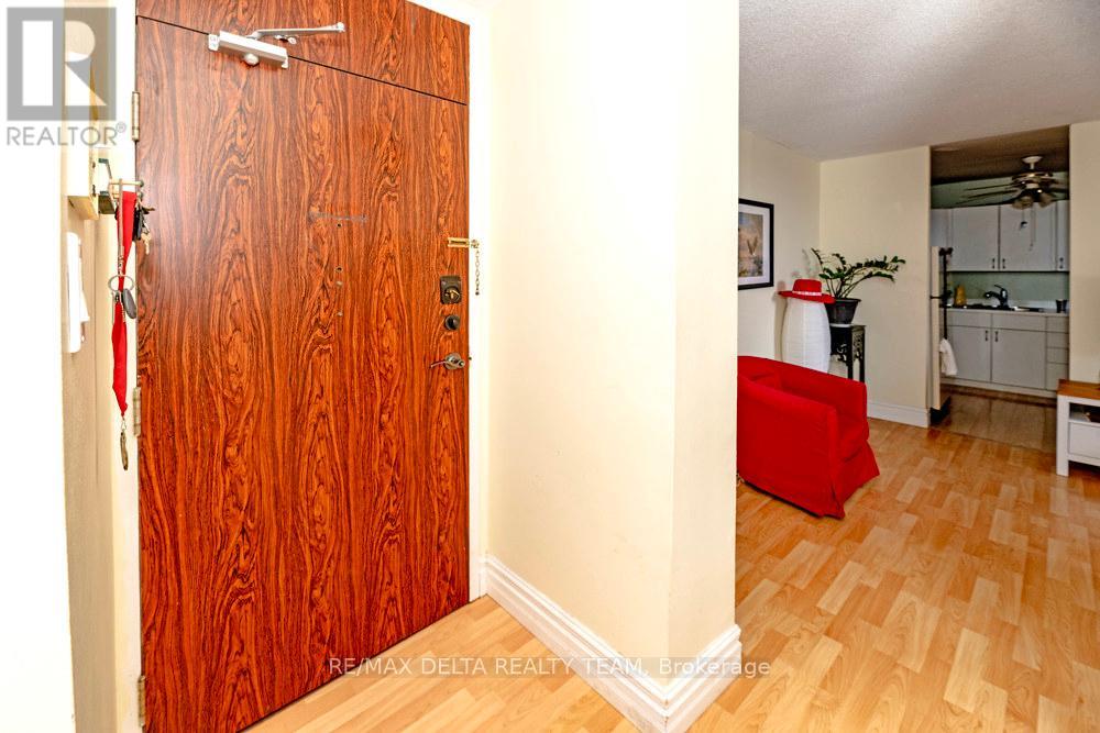 402 - 2000 Jasmine Crescent, Ottawa, Ontario  K1J 8K4 - Photo 3 - X13106598