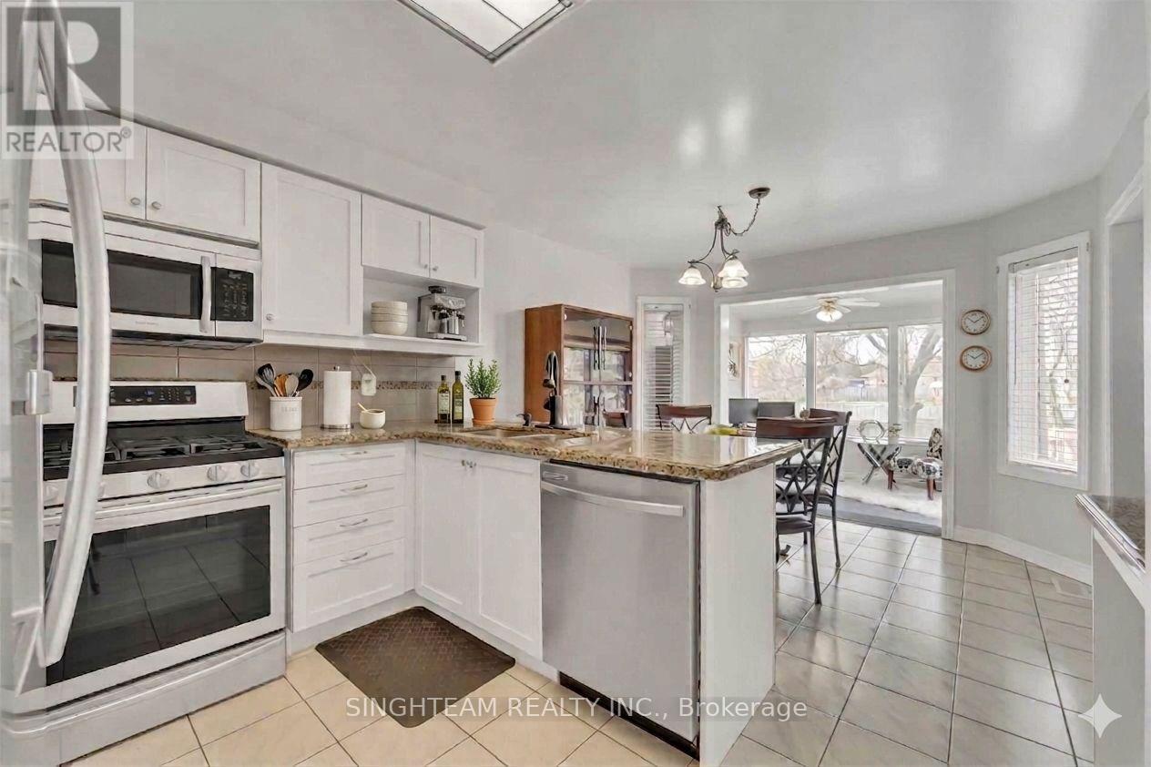 85 Cityview Circle, Barrie, Ontario  L4N 7V1 - Photo 6 - S13106578