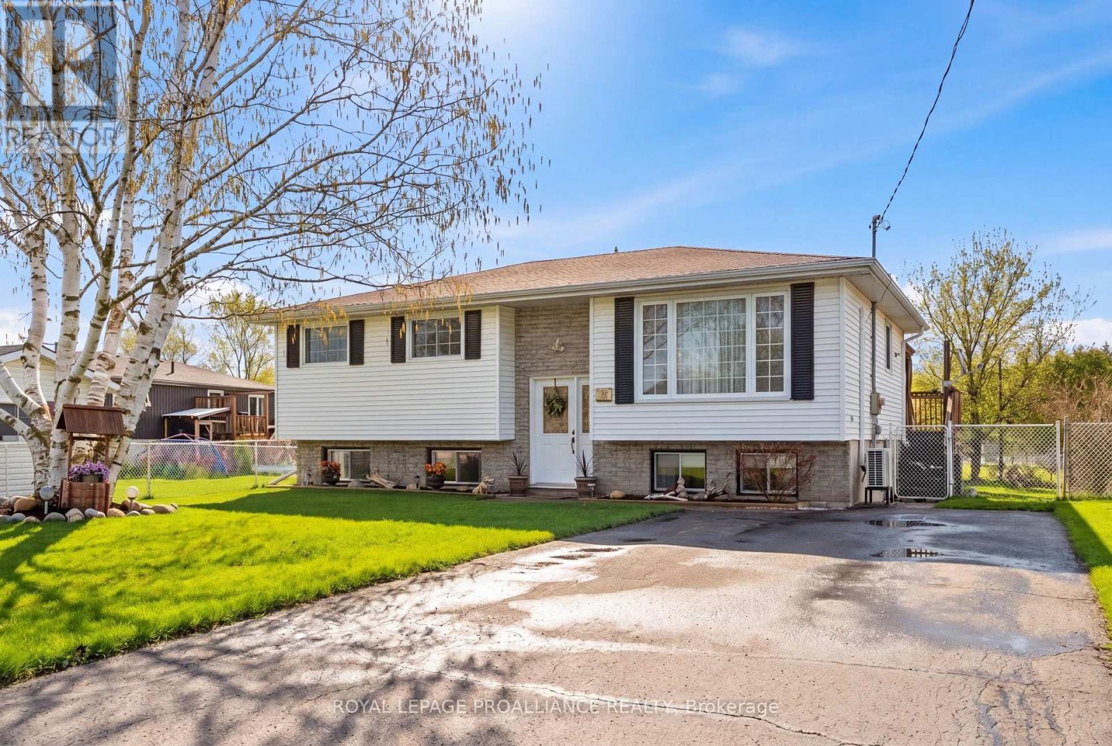 95 Centre Street, Quinte West, Ontario  K0K 2C0 - Photo 2 - X13096228