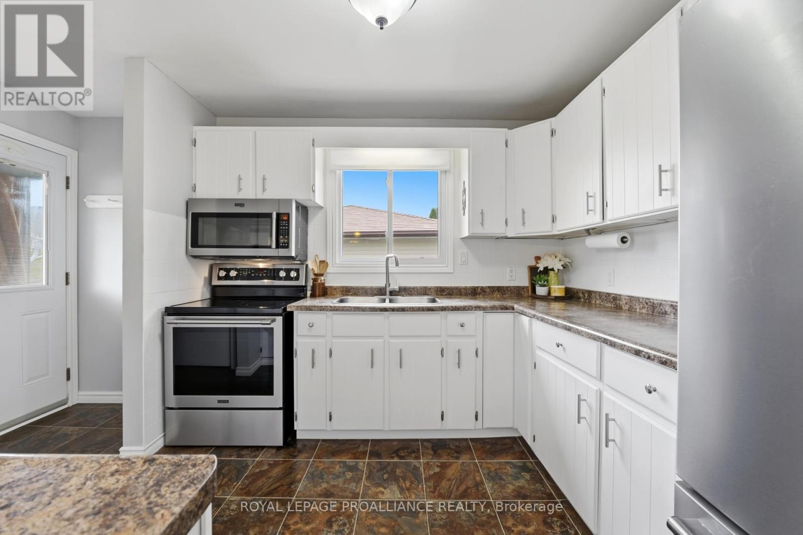 95 Centre Street, Quinte West, Ontario  K0K 2C0 - Photo 6 - X13096228
