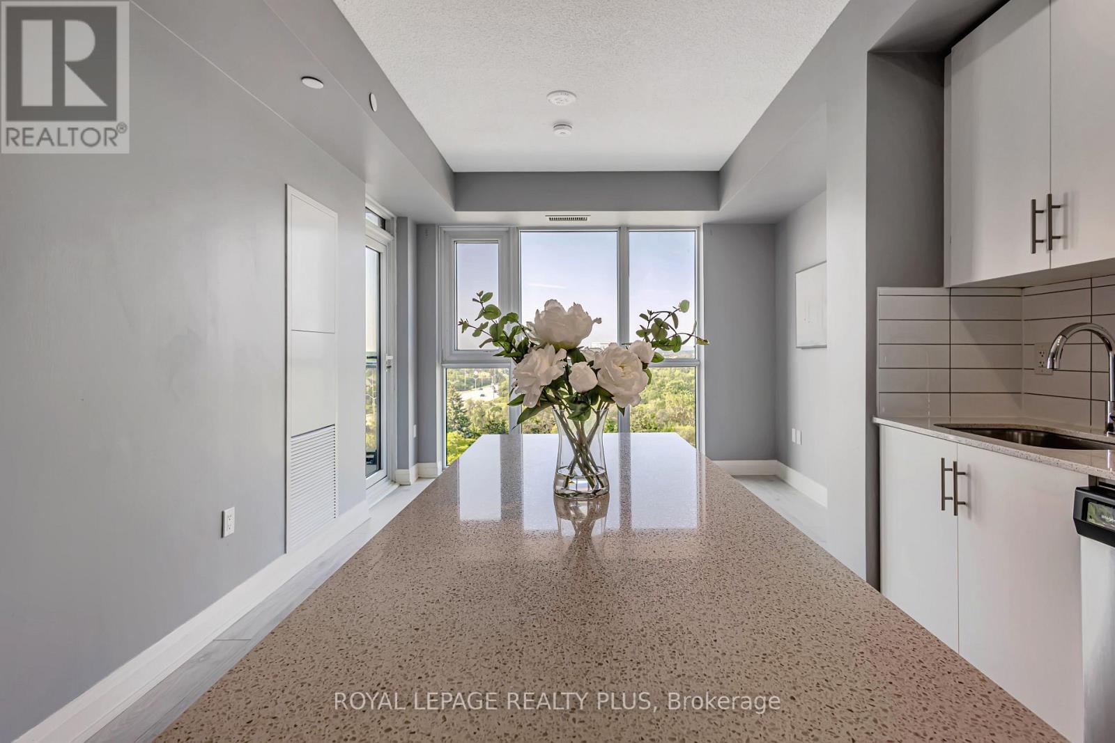 701 - 509 Dundas Street W, Oakville, Ontario  L6M 1L9 - Photo 3 - W13106592