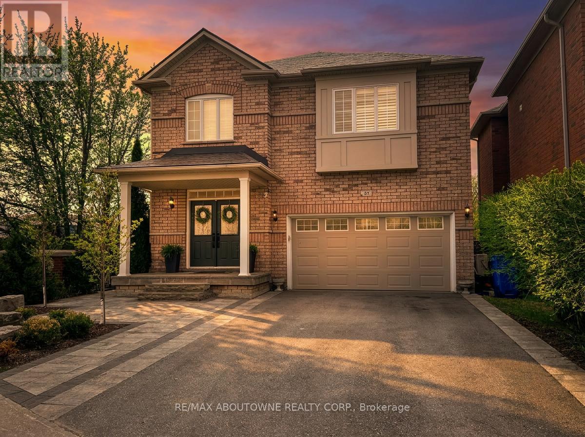 85 EARL STEWART DRIVE, Aurora, Ontario