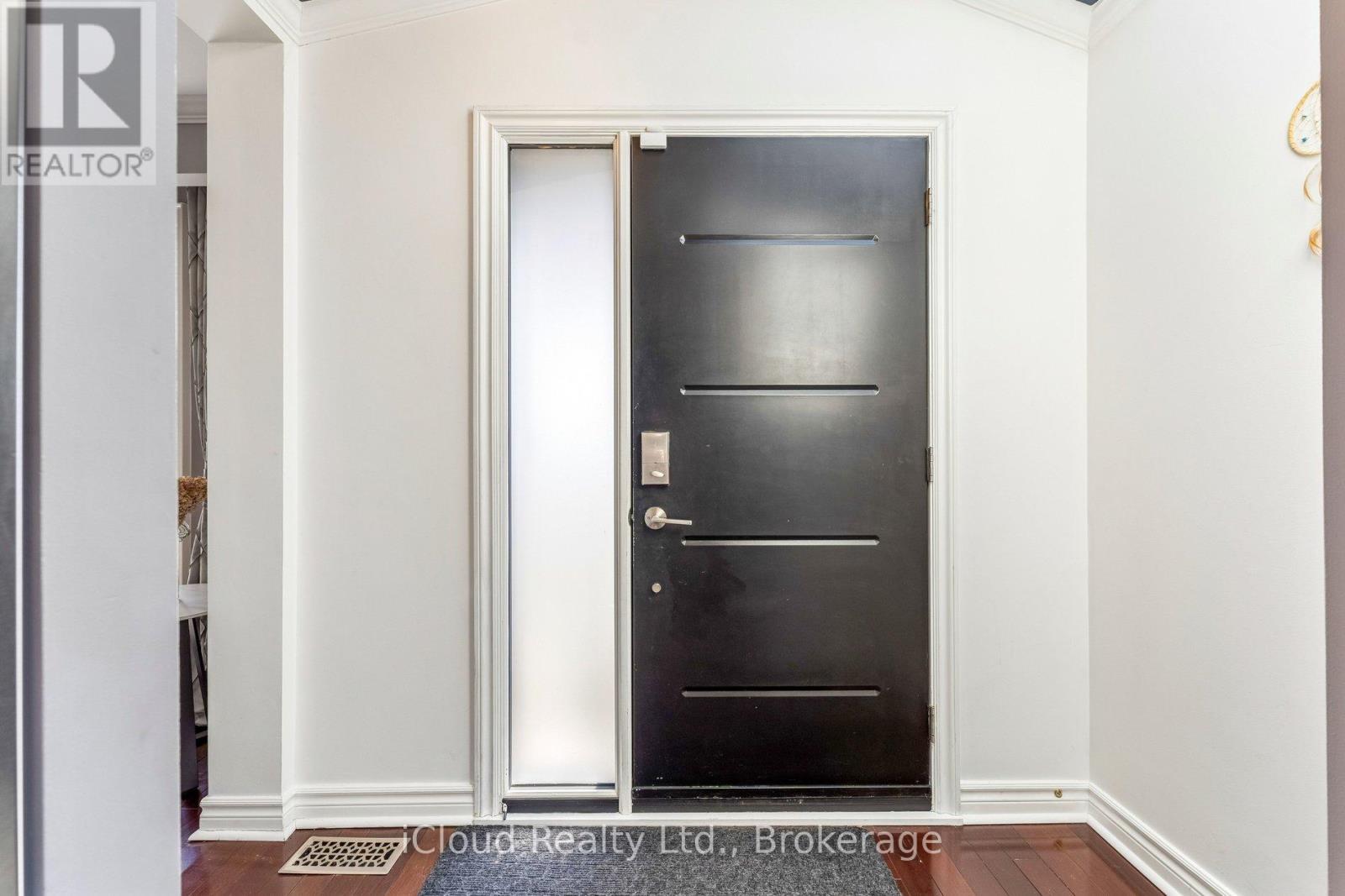 43 Ferndale Crescent, Brampton, Ontario  L6W 1G1 - Photo 5 - W13041332