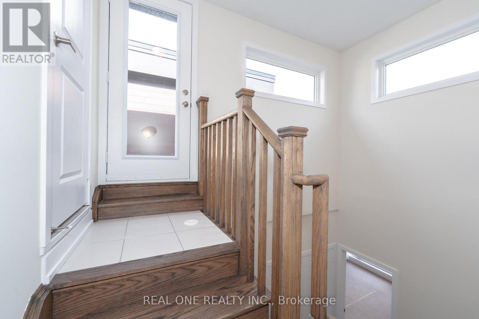 28 Credit Lane, Richmond Hill, Ontario  L4E 1G9 - Photo 5 - N13106610