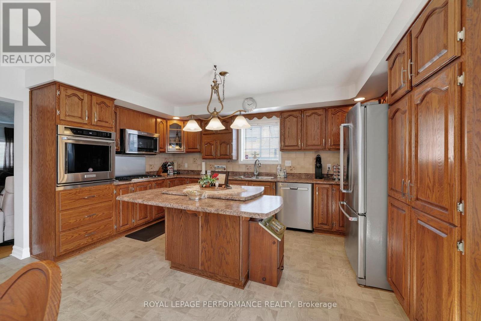 617 Augustus Street, Cornwall, Ontario  K6J 3X2 - Photo 8 - X13106622
