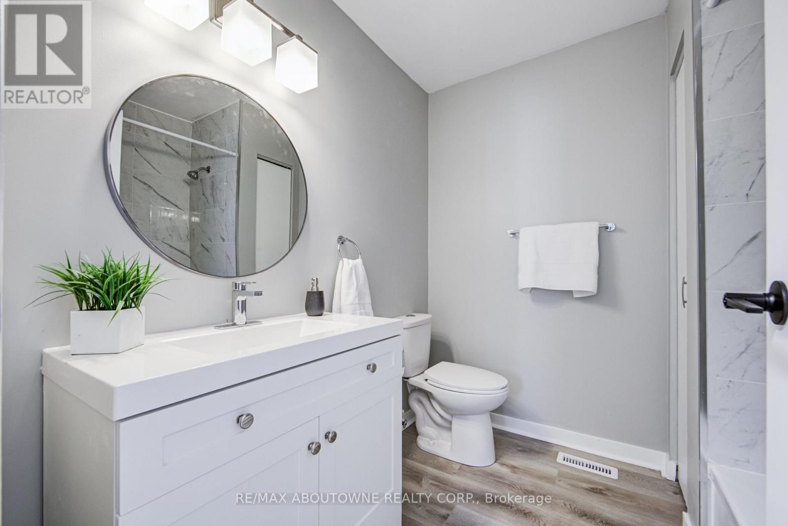 2367 Middlesmoor Crescent, Burlington, Ontario  L7P 3X4 - Photo 14 - W13102420