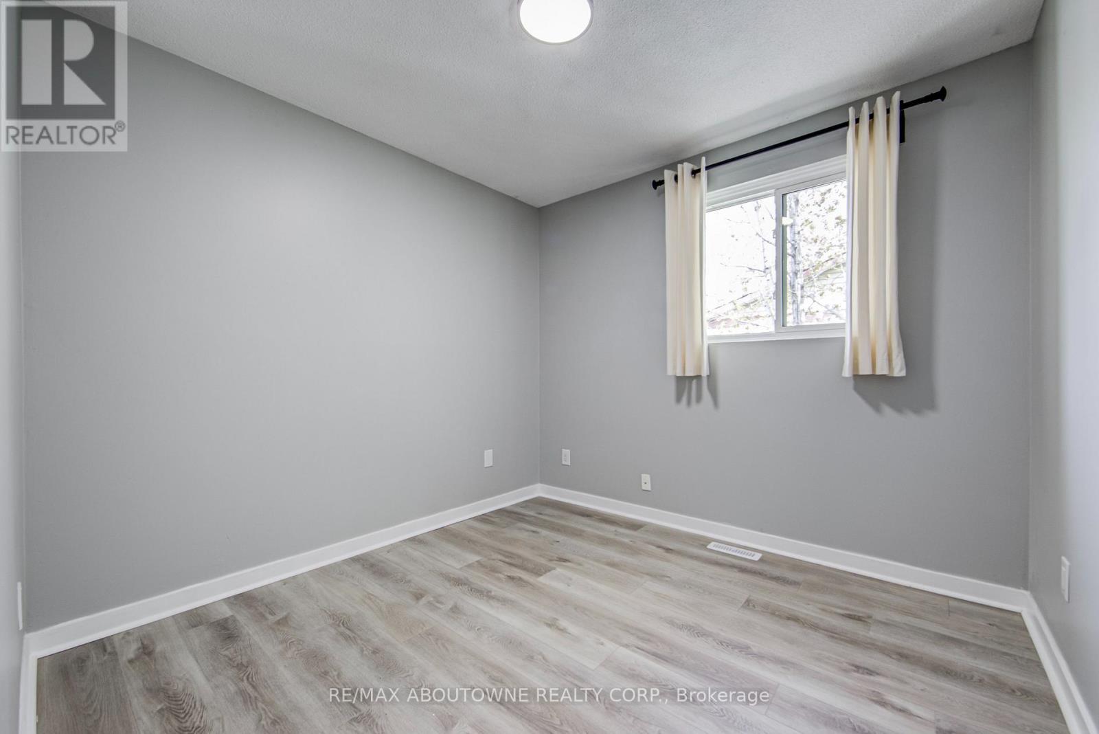 2367 Middlesmoor Crescent, Burlington, Ontario  L7P 3X4 - Photo 12 - W13102420