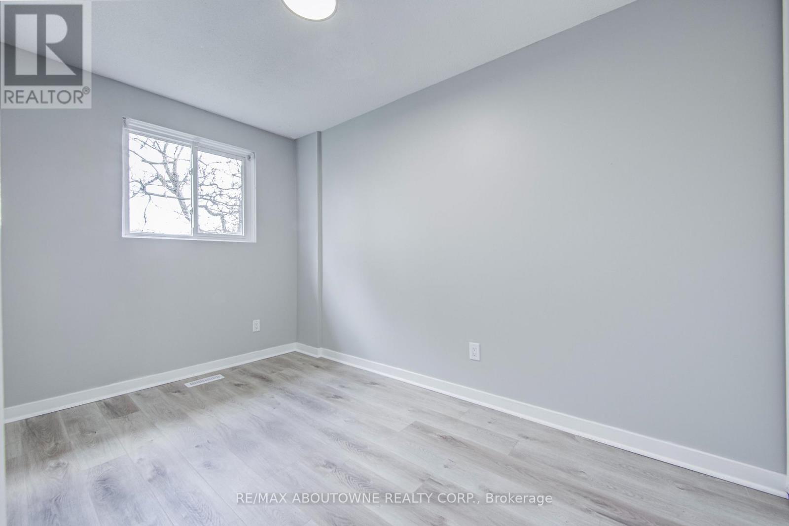 2367 Middlesmoor Crescent, Burlington, Ontario  L7P 3X4 - Photo 13 - W13102420