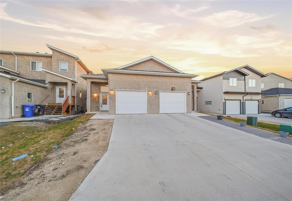 70 Sawka Bay, Winnipeg, Manitoba  R2R 3A6 - Photo 1 - 202609947