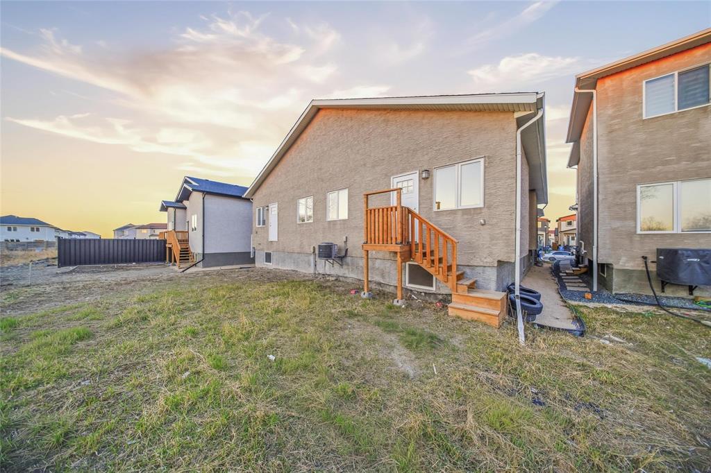 70 Sawka Bay, Winnipeg, Manitoba  R2R 3A6 - Photo 24 - 202609947