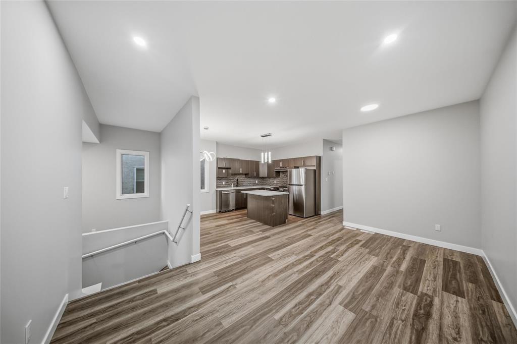 70 Sawka Bay, Winnipeg, Manitoba  R2R 3A6 - Photo 3 - 202609947