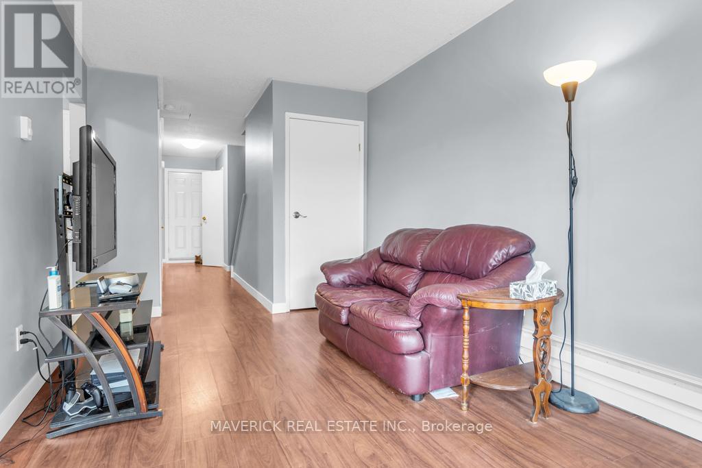 F - 308 Bluevale Street N, Waterloo, Ontario  N2J 4G3 - Photo 3 - X13106644