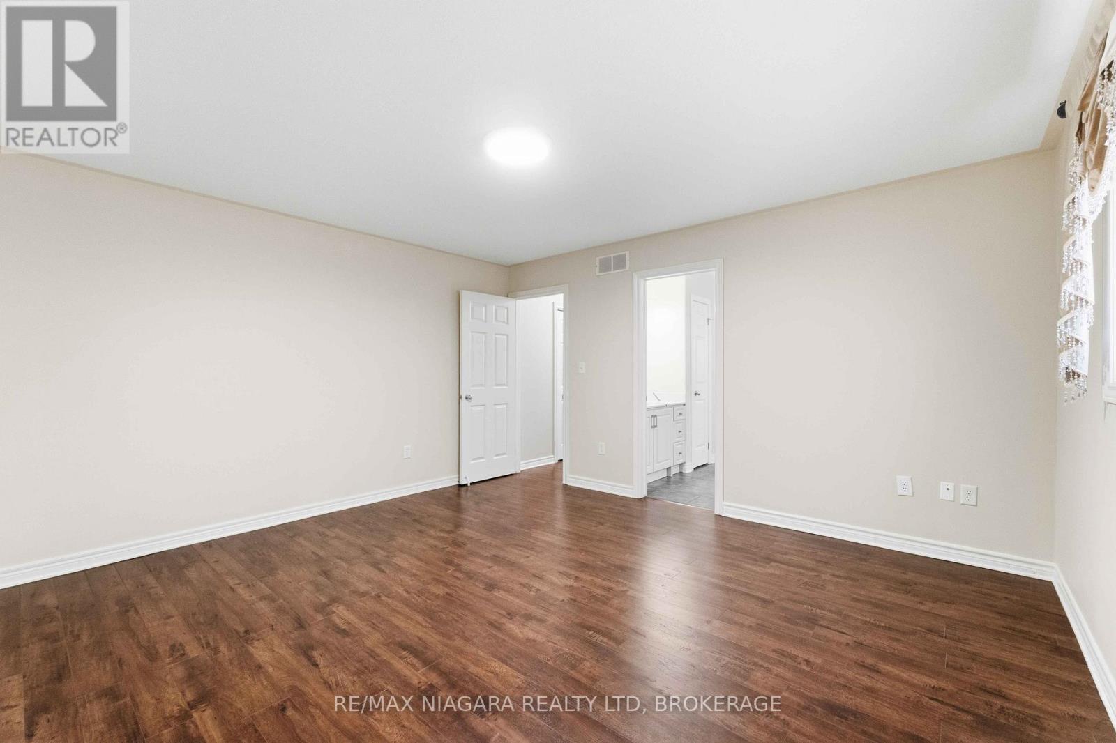 8253 Costabile Drive, Niagara Falls, Ontario  L2H 3L2 - Photo 11 - X13106652