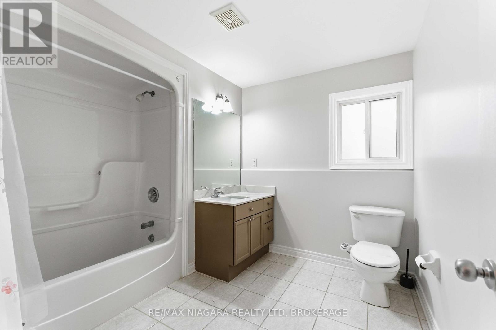 8253 Costabile Drive, Niagara Falls, Ontario  L2H 3L2 - Photo 20 - X13106652