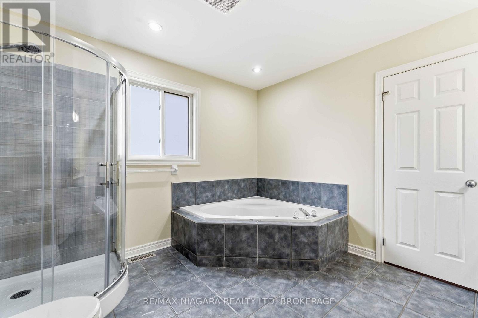 8253 Costabile Drive, Niagara Falls, Ontario  L2H 3L2 - Photo 26 - X13106652