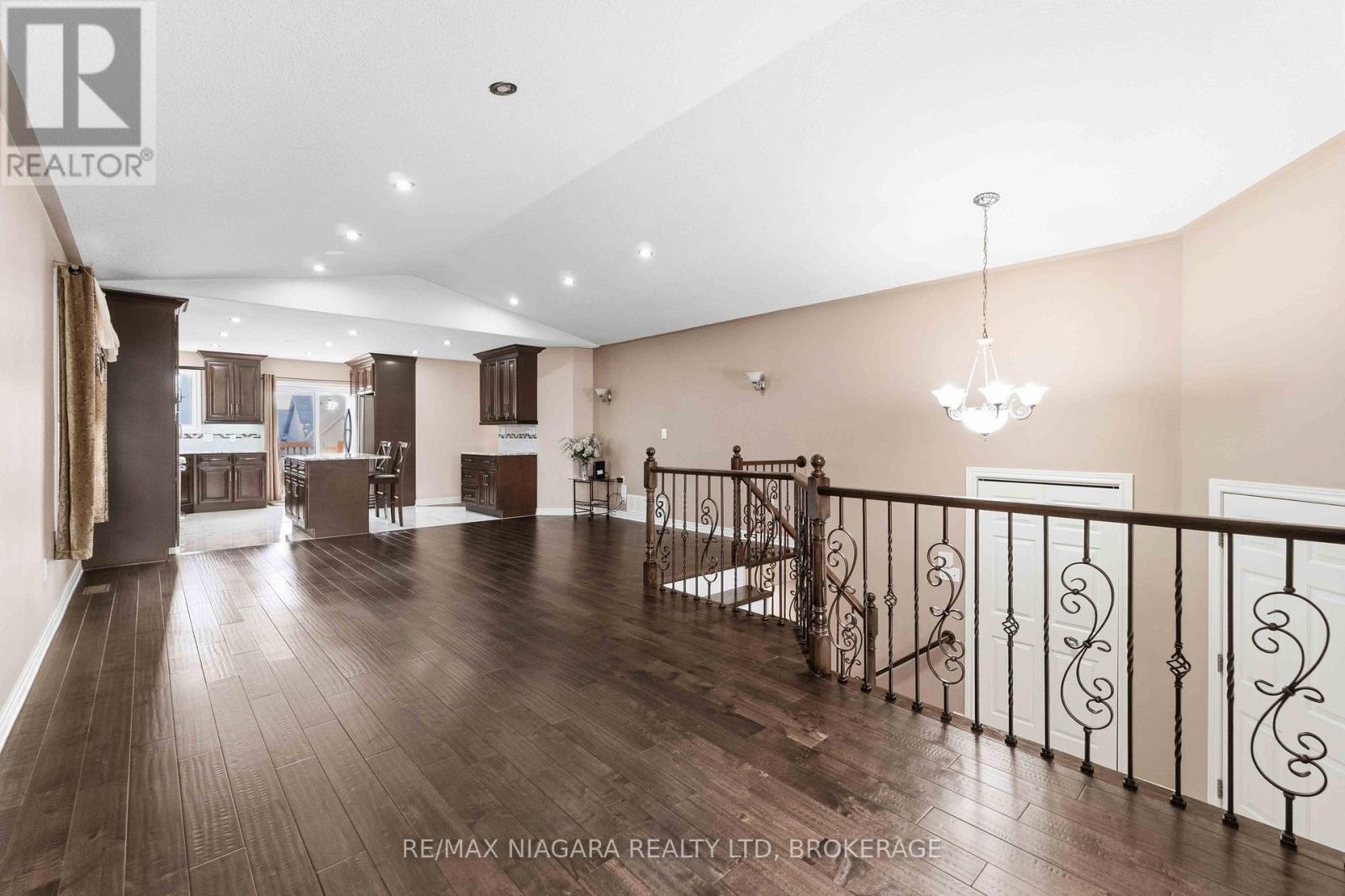 8253 Costabile Drive, Niagara Falls, Ontario  L2H 3L2 - Photo 4 - X13106652