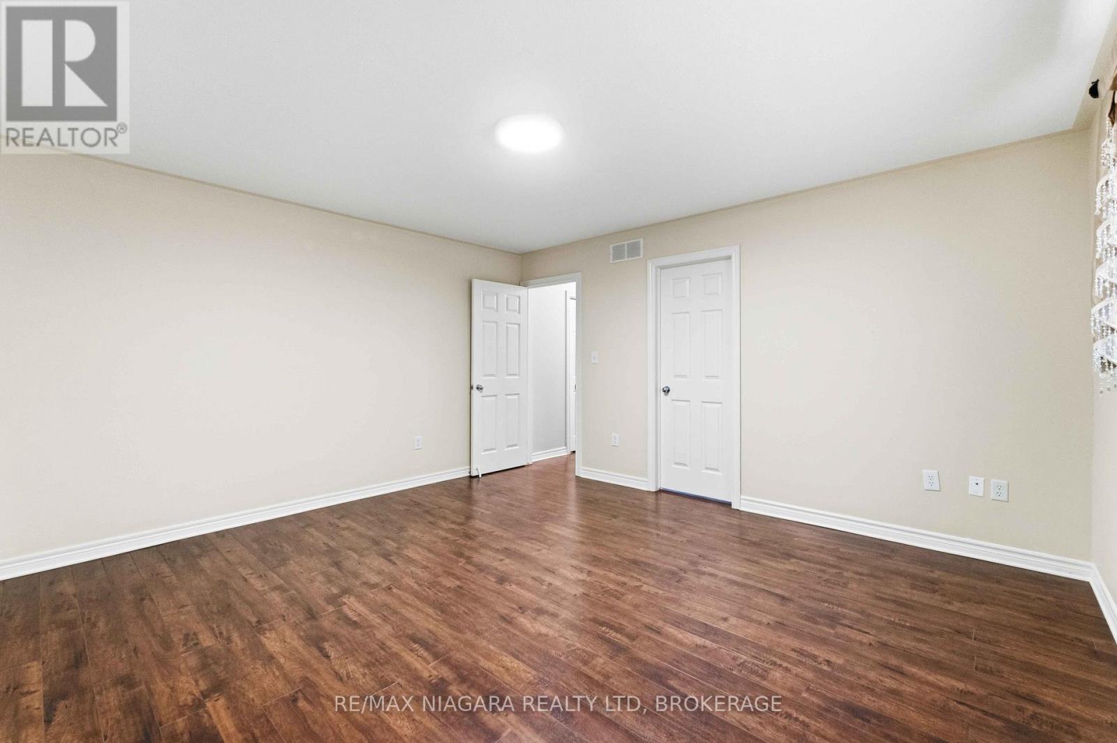 8253 Costabile Drive, Niagara Falls, Ontario  L2H 3L2 - Photo 9 - X13106652