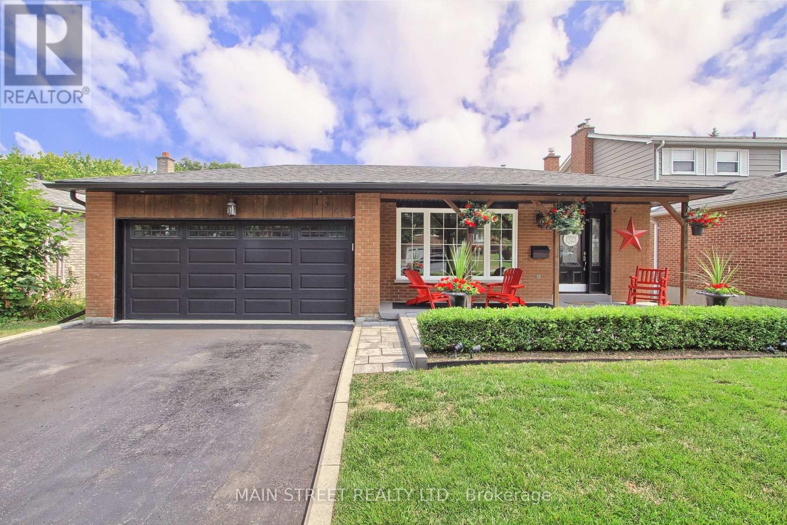 124 Lee Avenue, Bradford West Gwillimbury, Ontario  L3Z 1A9 - Photo 2 - N12687798