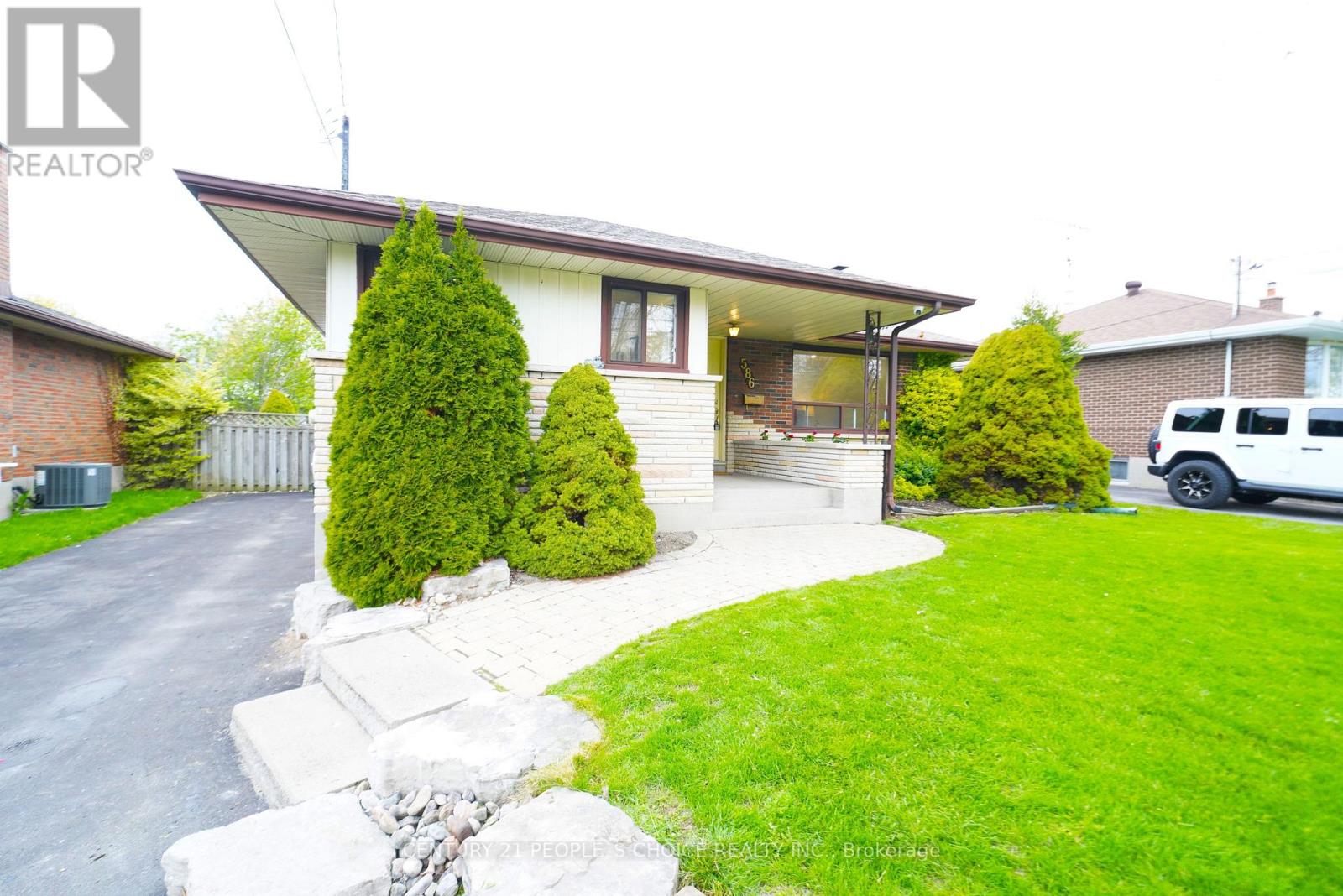 586 Central Pk Boulevard N, Oshawa, Ontario  L1G 6A4 - Photo 2 - E13092738