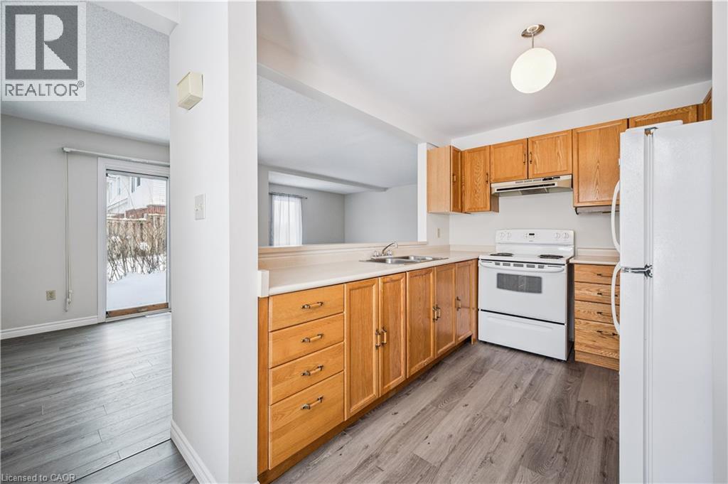 205 Highland Crescent Unit# 35, Kitchener, Ontario  N2M 5L7 - Photo 3 - 40828772