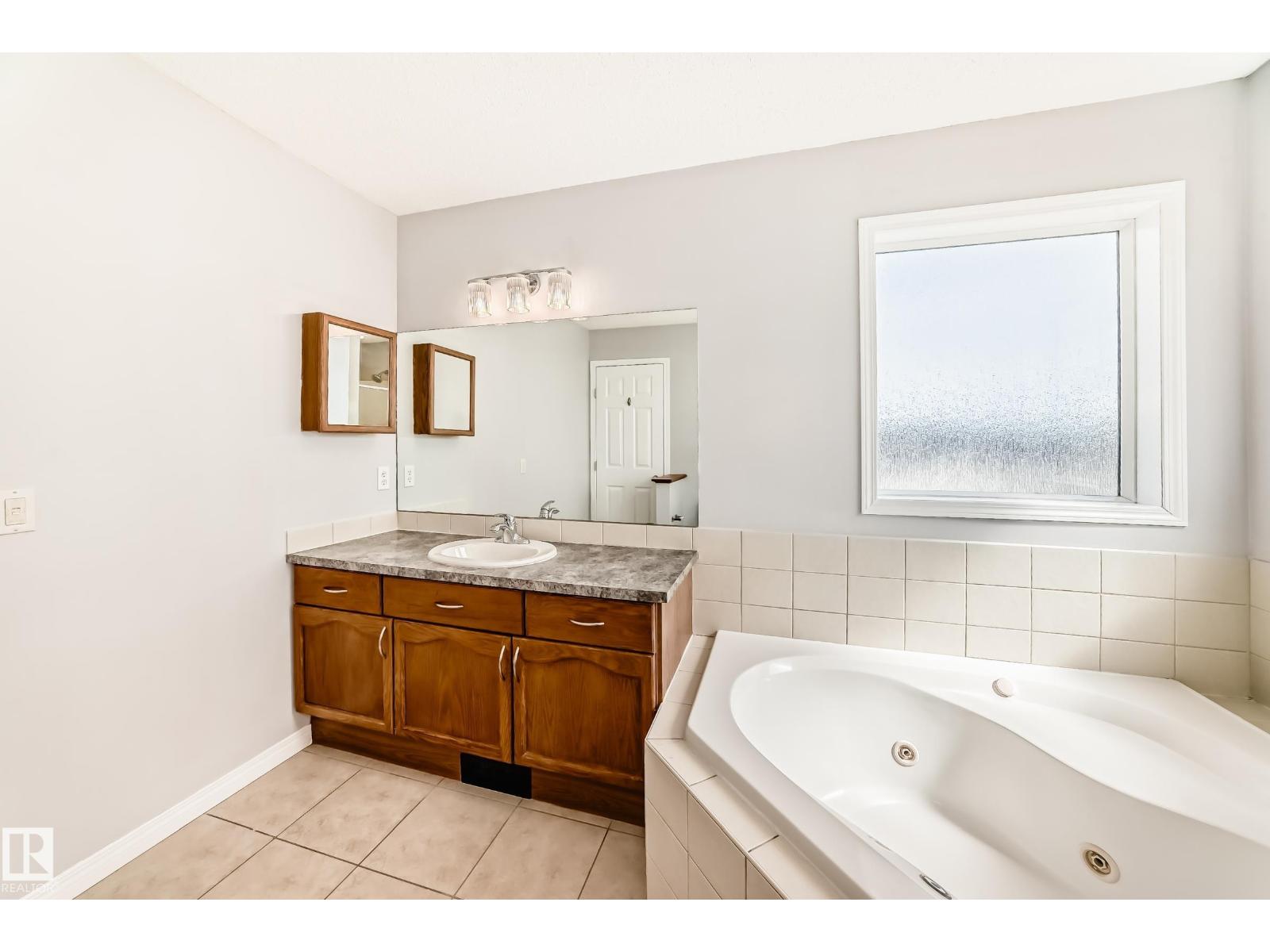 54 Royal Elm Rd, Calgary, Alberta  T3G 5V7 - Photo 17 - E4486754
