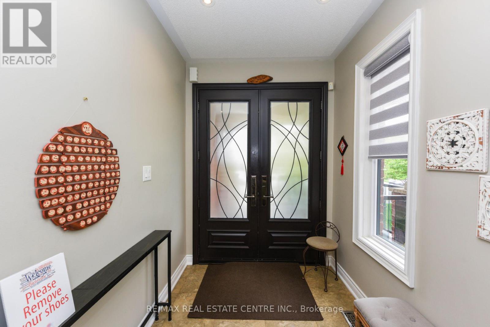 3408 Hideaway Place, Mississauga, Ontario  L5M 0A7 - Photo 2 - W13106708