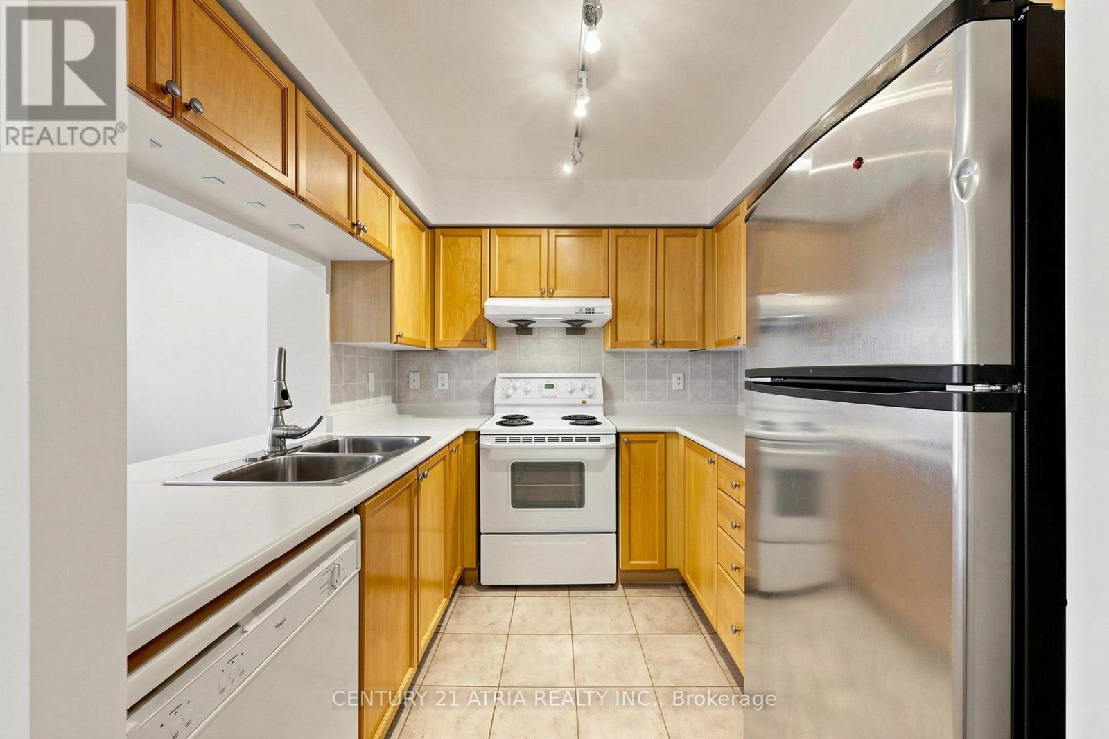 815 - 8 Mondeo Drive, Toronto, Ontario  M1P 5C7 - Photo 13 - E13104722