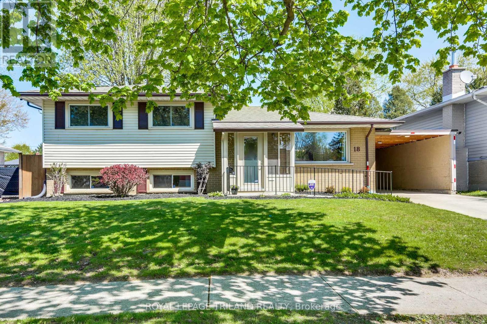 18 NOEL AVENUE, London East, Ontario