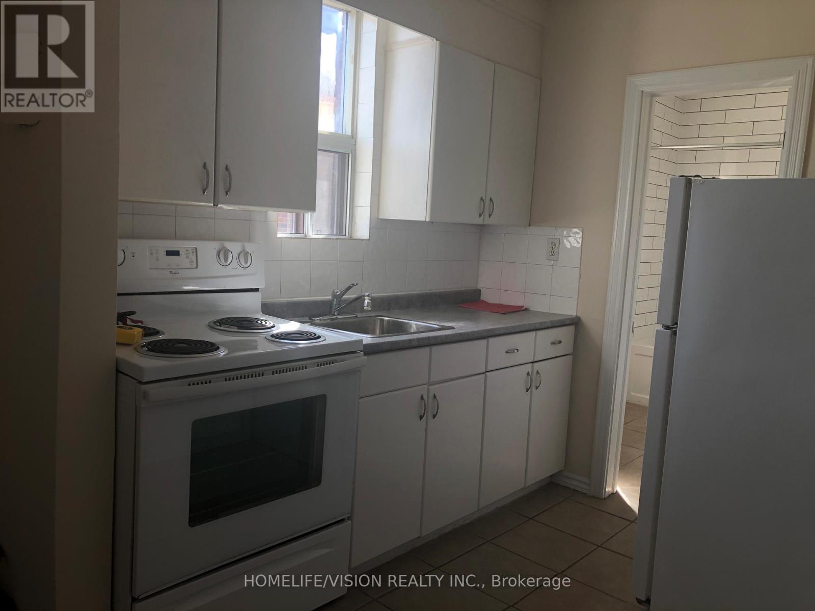 2 - 421 Sutherland Drive, Toronto, Ontario  M4G 1K4 - Photo 2 - C13106786