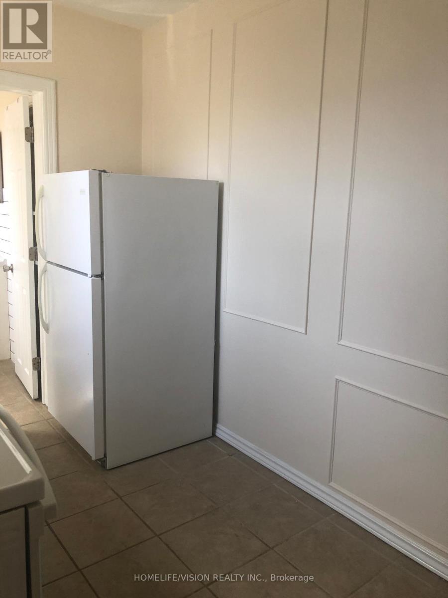 2 - 421 Sutherland Drive, Toronto, Ontario  M4G 1K4 - Photo 3 - C13106786