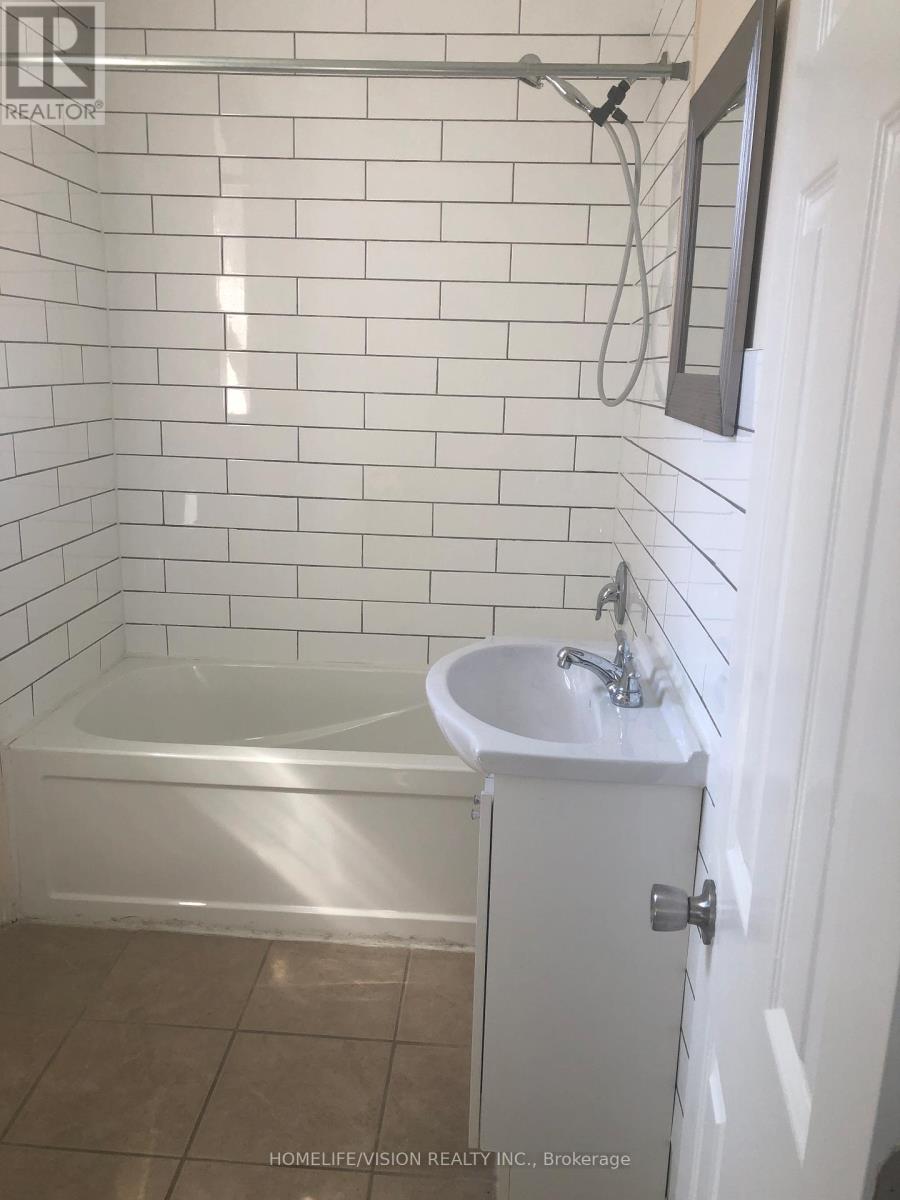 2 - 421 Sutherland Drive, Toronto, Ontario  M4G 1K4 - Photo 6 - C13106786