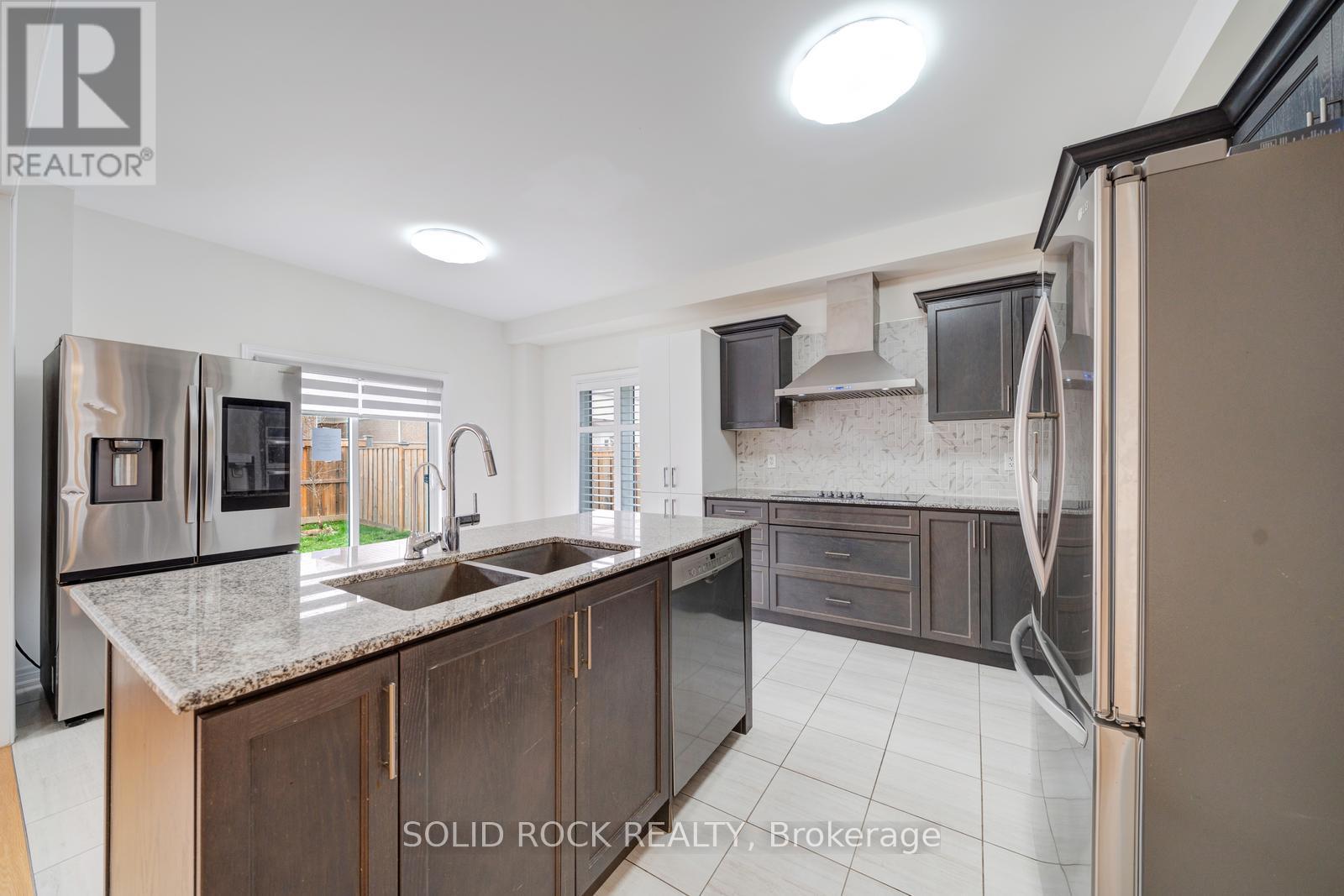 22 Tait Crescent, Clarington, Ontario  L1C 7G7 - Photo 13 - E13106852